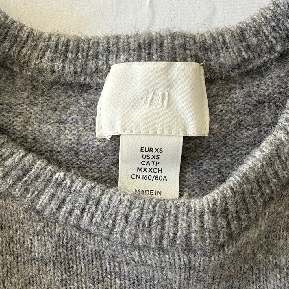 H&M Short Sleeve Sweater - Picture 5 of 5